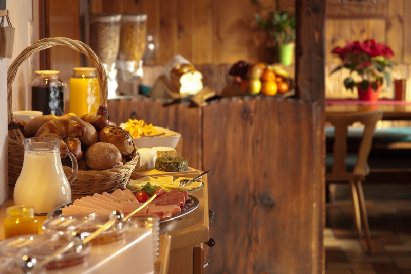 boulangerie-LE BOURGUET-min_breakfast_buffet_food_restaurant_meal_hotel_plate_fresh-718745